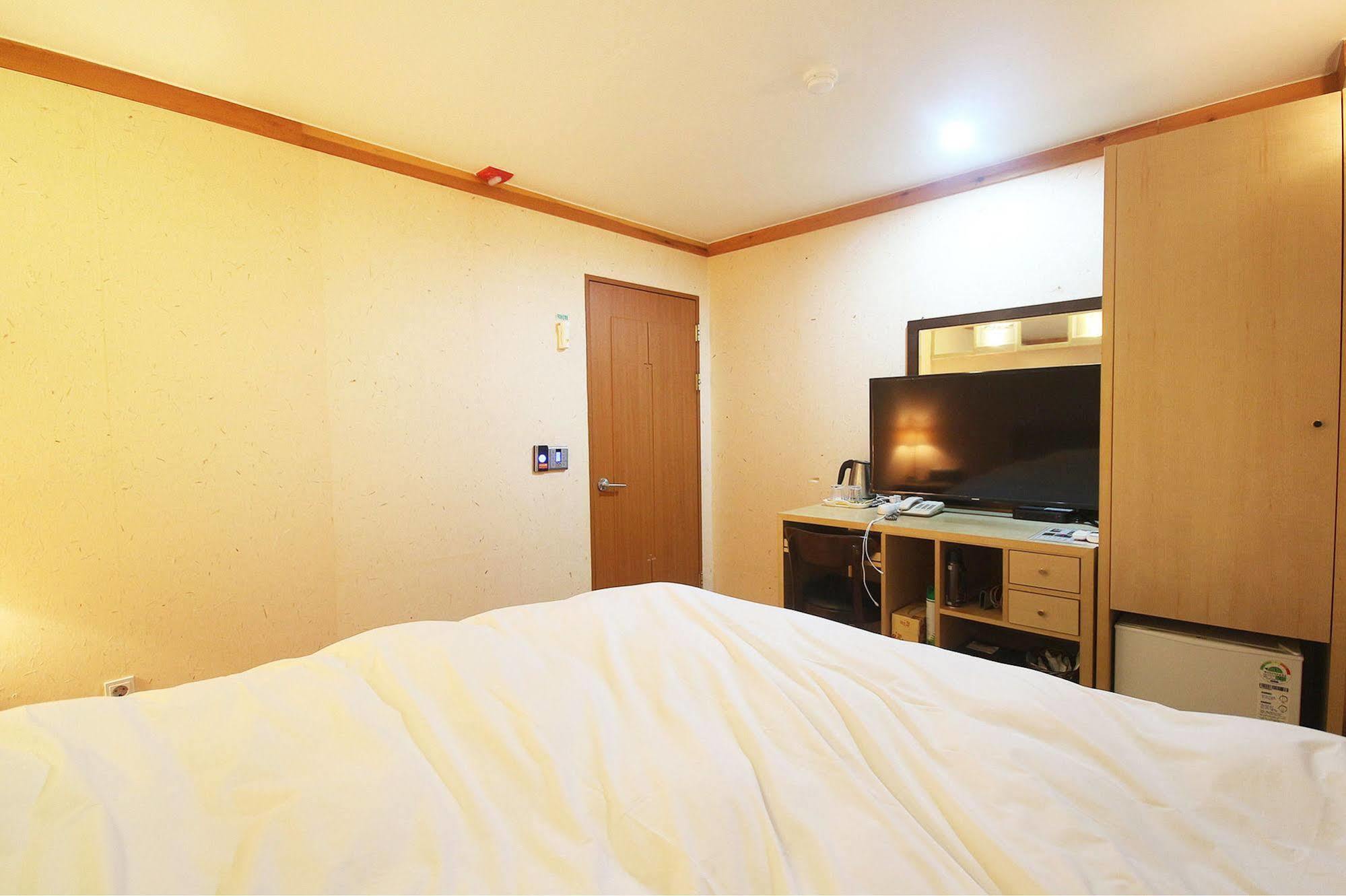 Jeonju Tourist Hotel Екстериор снимка
