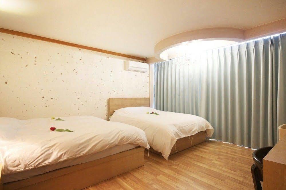 Jeonju Tourist Hotel Екстериор снимка