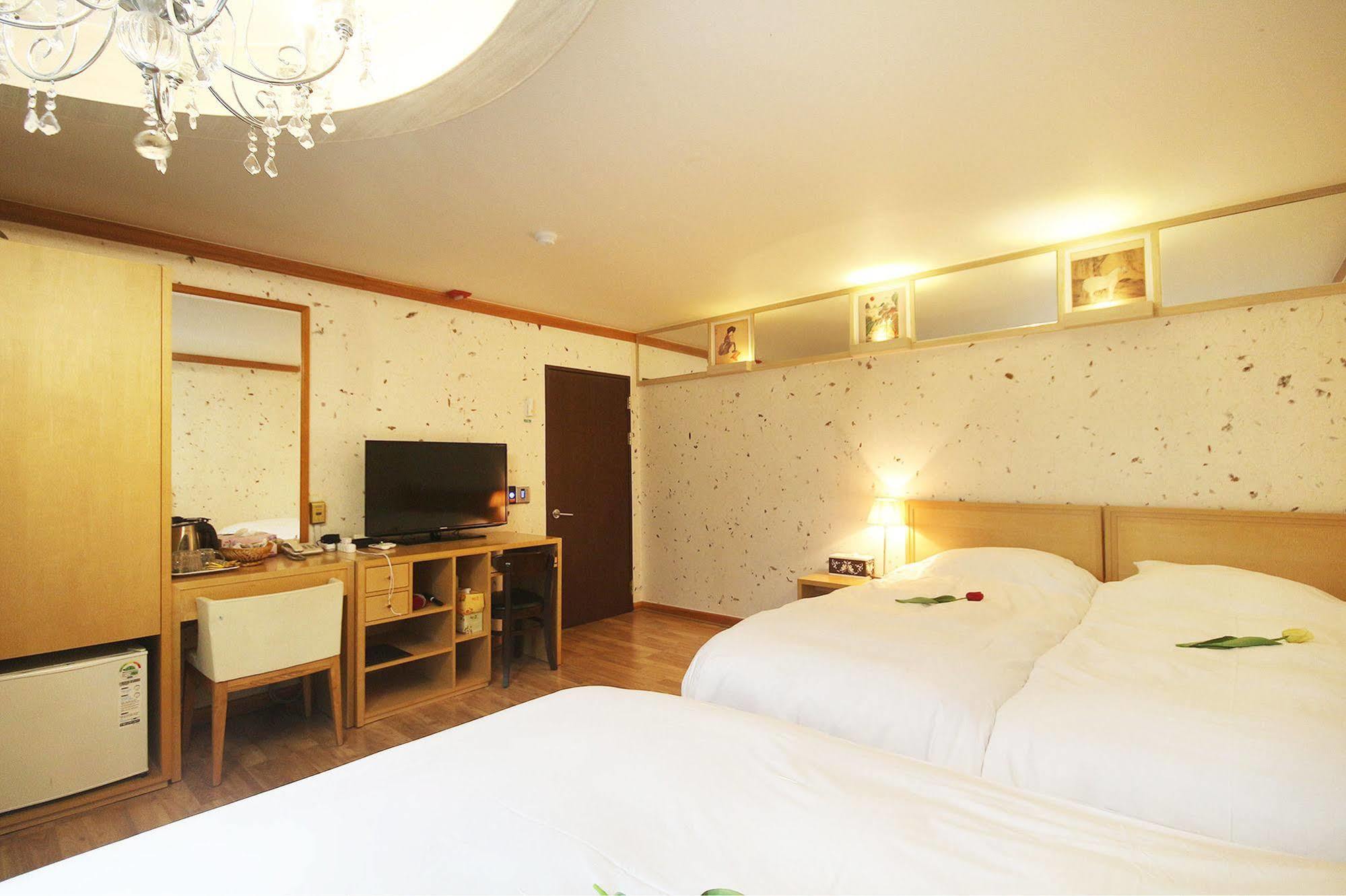 Jeonju Tourist Hotel Екстериор снимка